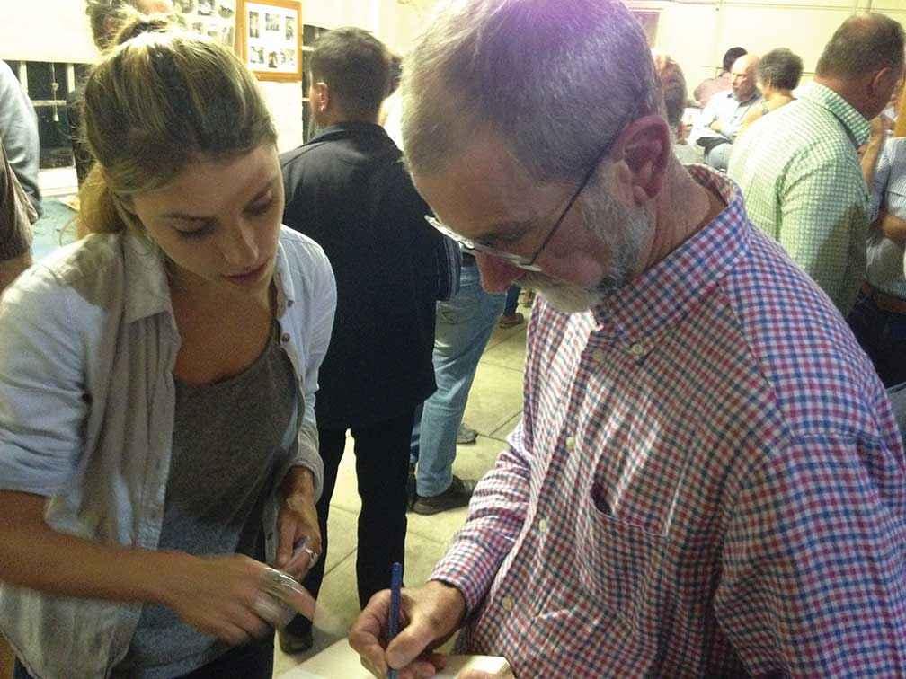 Researcher Christin Meyer provides some in-depth knowledge on climate change adaptations to workshop participant, Steve Murphy.<br />
